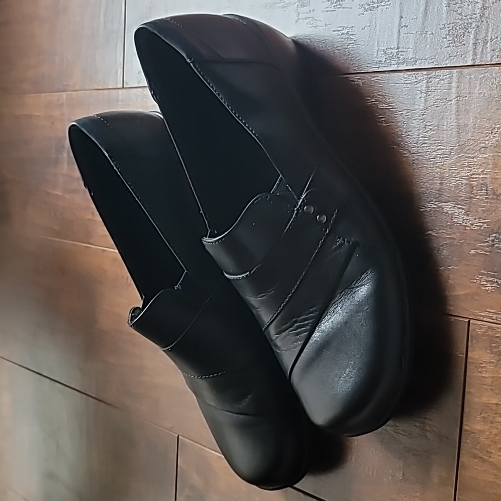 Clark's May Marigold 9M black leather loafer slipon comfy streetwear